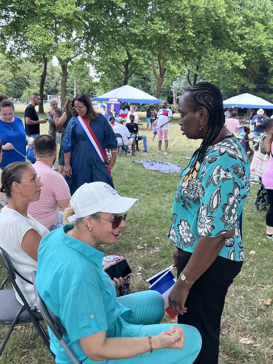 KekeRachel's tweet image. Cet après-midi, j'ai passé un moment agréable à Évry Coucouronne en compagnie de @Farida_Amrani_ Nadège Abomangoli pour la fête de la République. Vivre la République
