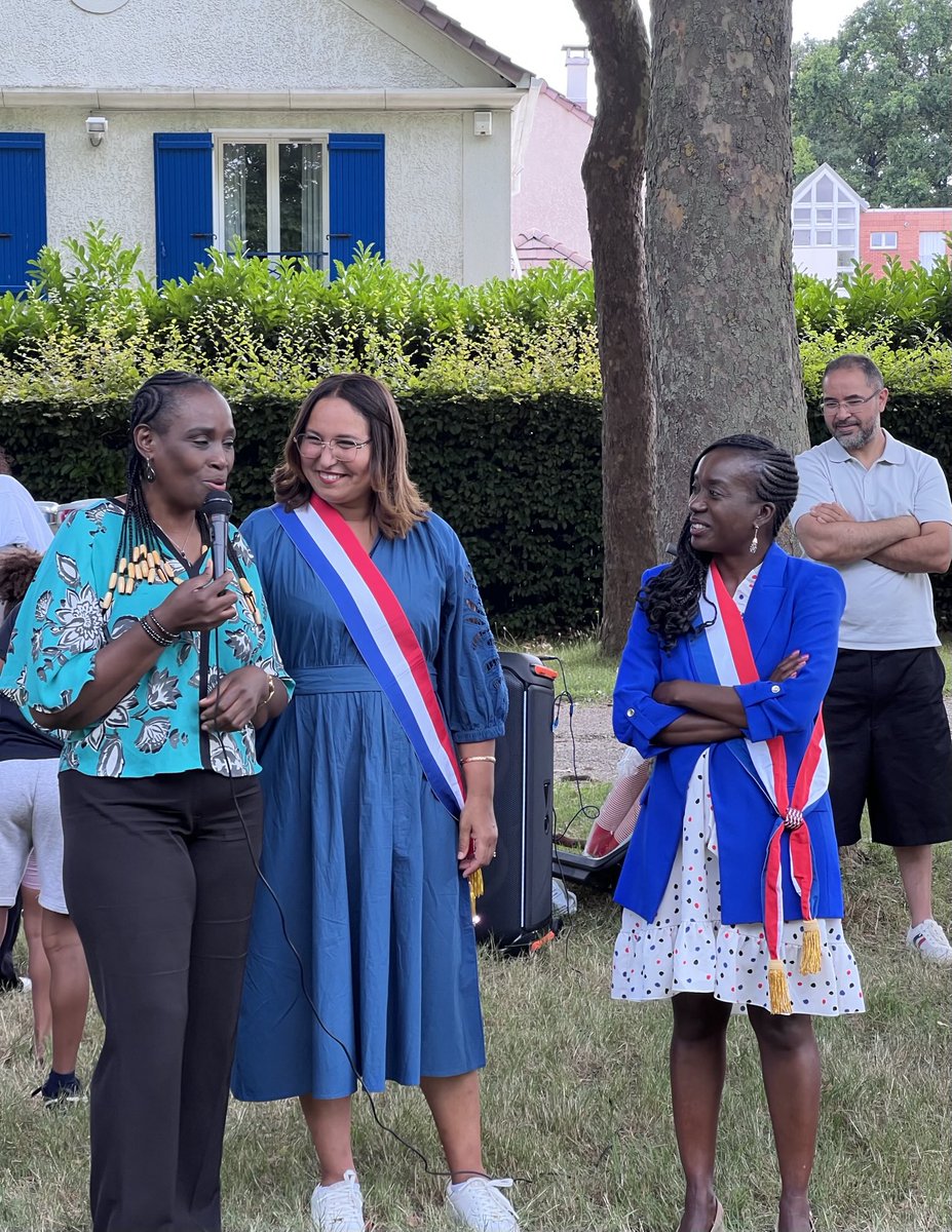 KekeRachel's tweet image. Cet après-midi, j'ai passé un moment agréable à Évry Coucouronne en compagnie de @Farida_Amrani_ Nadège Abomangoli pour la fête de la République. Vivre la République