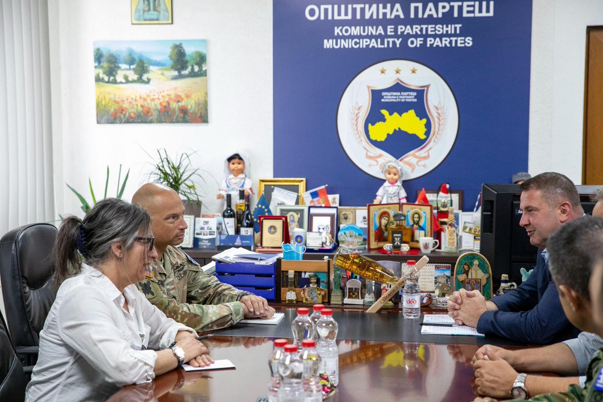 NATO_KFOR's tweet image. The deputy commander of #KFOR’s Regional Command-East (RC-E), Lt. Col. Nicholas Acosta recently conducted a Key Leader Engagement with the Mayor of Partesh/Parteš, Mr. Dragan Petković.

#UNITASOMNIAVINCIT 
#StrongerTogether