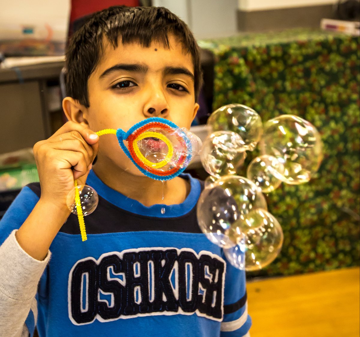 🫧 In Engineering Bubble Wands, youth design bubble wands for party guests!
✅ Test materials + techniques
✅ Use the Engineering Design Process
✅ Link material science to real-world solutions

📥 Download the FREE unit  
✂️ Purchase a materials kit
👉hubs.ly/Q03x33jk0