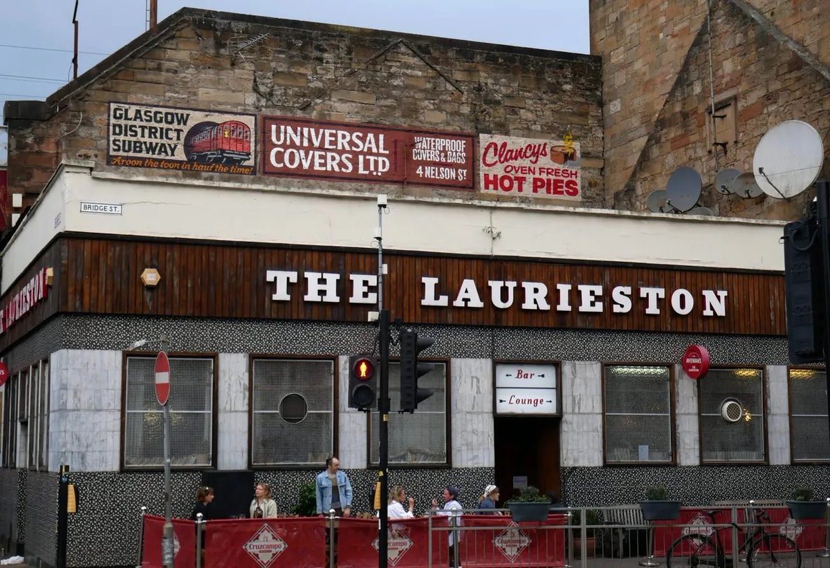 theglasgowbell's tweet image. Can a new plan rescue the fate of North Laurieston?
@CalumG_FPC is cutting about in the shadow of demolished buildings just south of the Clyde
👉 glasgowbell.co.uk/laurieston-mas…