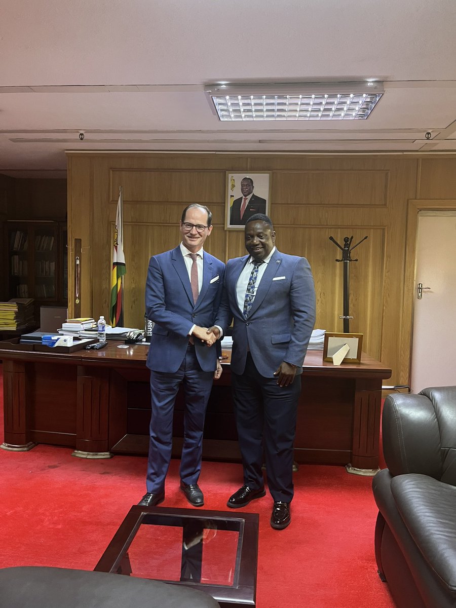 PaulBBarets's tweet image. Today, for the 14th of July - the Bastille Day - I also had the honour to be received by the Minister of Home Affairs and Heritage, Minister Kazembe Kazembe. On our common projects, especially on the rehabilitation of the Great Zimbabwe site. Thank you Minister for your support !