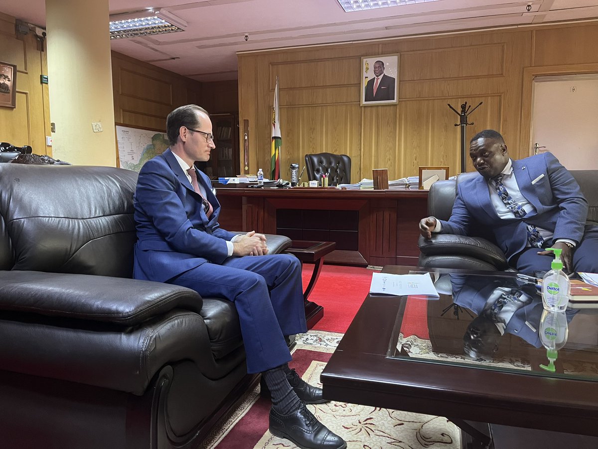 PaulBBarets's tweet image. Today, for the 14th of July - the Bastille Day - I also had the honour to be received by the Minister of Home Affairs and Heritage, Minister Kazembe Kazembe. On our common projects, especially on the rehabilitation of the Great Zimbabwe site. Thank you Minister for your support !