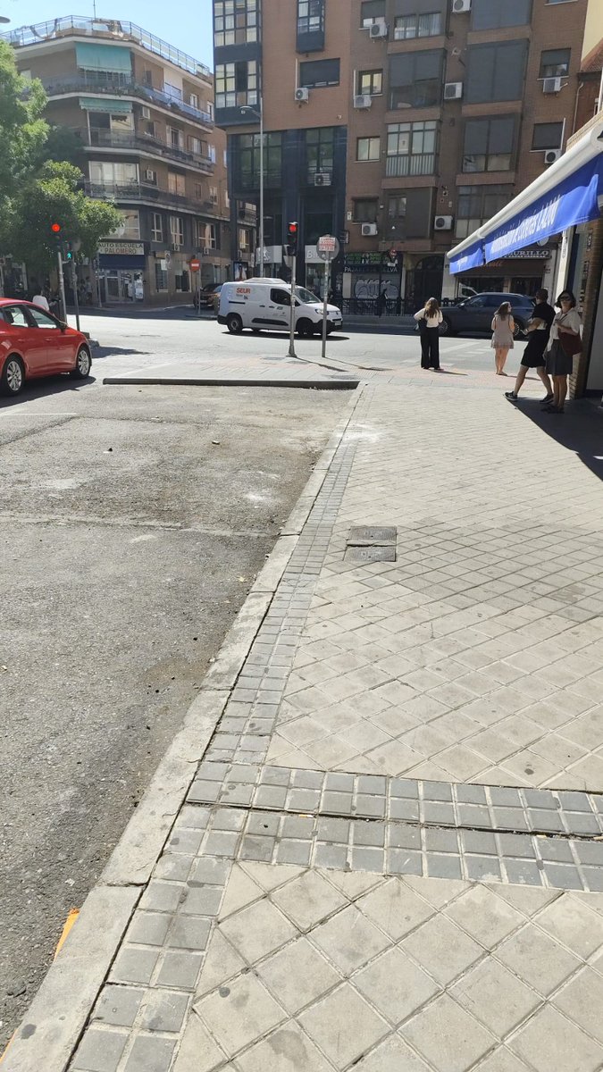 Adecom (@asocadecom) on Twitter photo Retirada de los contenedores de la calle Pensamiento, esquina Bravo Murillo, por una plaga de ratas, que los vecinos habían solicitado reiteradas veces al 010 sin obtener respuesta. adecom-asociacion.blogspot.com/2025/07/retira…
<a href="/Tetuan30Dias/">Tetuán 30 Días</a> Retirada de los contenedores de la calle Pensamiento, esquina Bravo Murillo, por una plaga de ratas, que los vecinos habían solicitado reiteradas veces al 010 sin obtener respuesta. adecom-asociacion.blogspot.com/2025/07/retira…
<a href="/Tetuan30Dias/">Tetuán 30 Días</a>