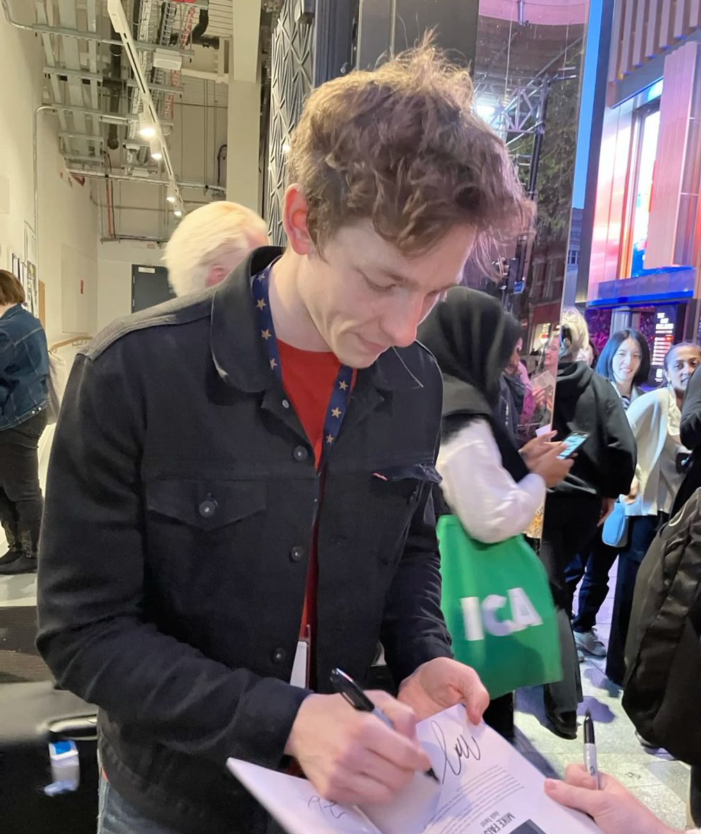 mikefaistfiles's tweet image. Wishing the happiest of birthdays today to one of our gorgeous admins Magne @litlefishes 🎉🎂💗
Everyone go say happy birthday to magne today! 🎈