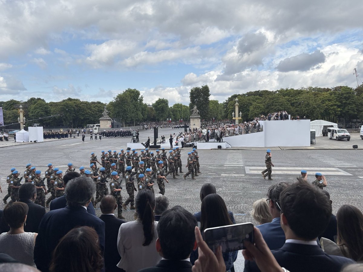 barkaje's tweet image. Tous mes vœux aux Françaises et Français en ce jour de Fête nationale! Sur invitation du Président @EmmanuelMacron, j'ai eu l'honneur d'assister à mon 1er défilé du #14juillet en tant qu’Ambassadrice d’Autriche en France. 🇦🇹🤝🇫🇷, une amitié profonde au service d’une Europe unie.