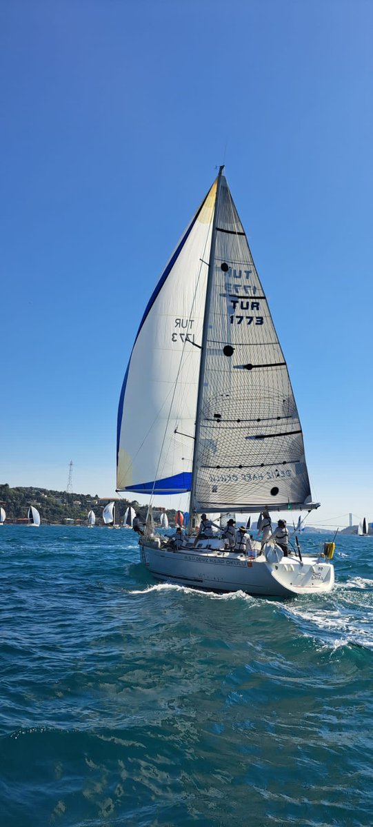 🚩 Deniz Kuvvetleri Kupası bugün 54. kez start aldı.
Emirgan açıklarında verilen startta, İstmarin ekibi de yerini aldı.
Cumhuriyetimizin denizcilik mirasını yaşatan bu anlamlı organizasyonda yer almaktan gurur duyuyoruz.
Tüm takımlara Marmara’nın mavi sularında başarılar dileriz