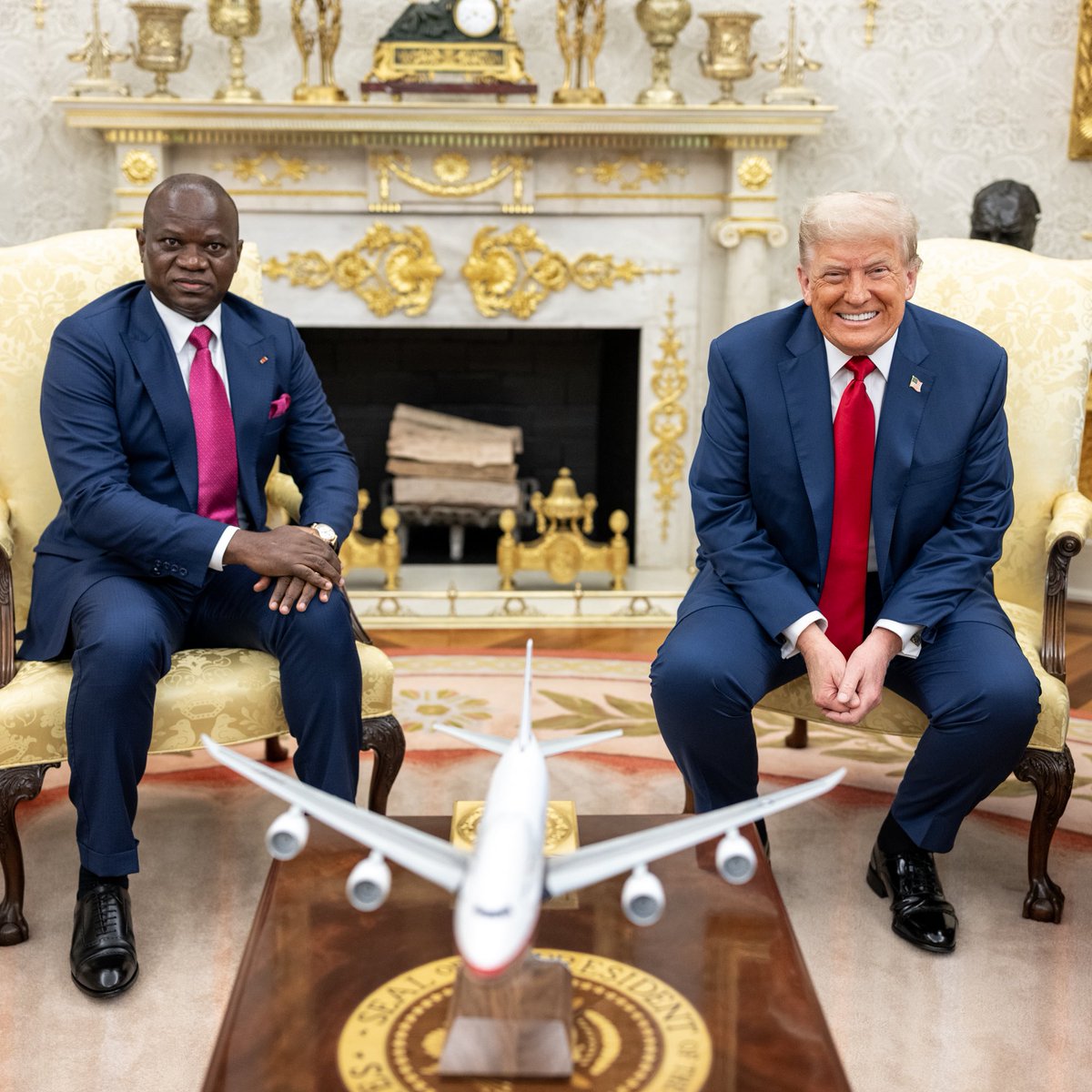Epstein’s house /// Trump’s Oval Office

Must be where Trump got the inspiration.