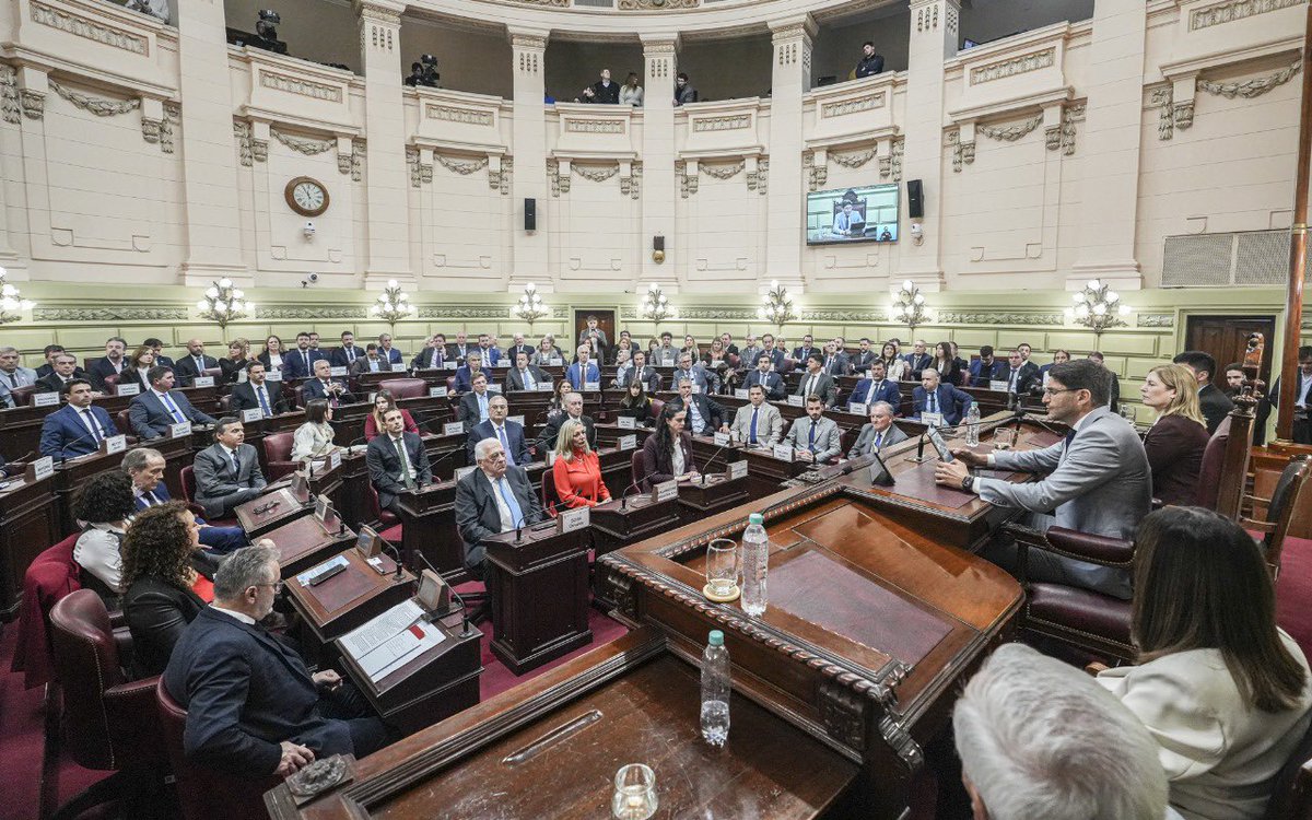 GobSantaFe's tweet image. 📜 Comenzó la Convención Reformadora de la Constitución de Santa Fe
69 convencionales ya juraron y están trabajando para actualizar la Carta Magna.
🗣 “Una Constitución es la síntesis de posiciones que se acercan mediante el diálogo político, cediendo en función del bien…