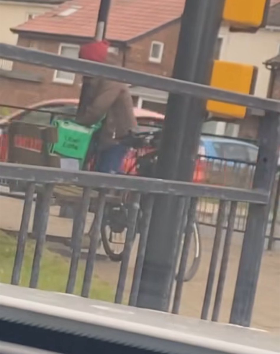 Filthy <a href="/UberEats/">Uber Eats</a> delivery ‘person’ taking a handful of your food before delivering it…..