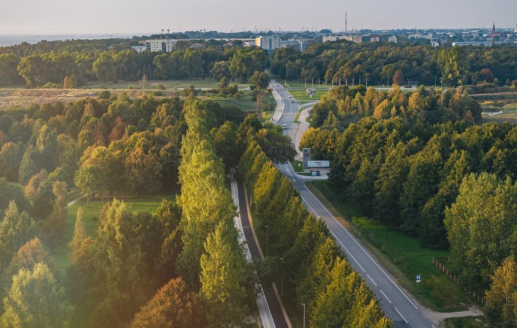 Pērn izbūvētais veloceliņš starp Bernātiem un Liepāju gar A11 šoseju pēdējos mēnešos burtiski kā veselīga dzīvesveida artērija, taču daudzi nemaz nezin, ka projekts varēja arī izpalikt. Tāpēc gribējās atgādināt, pateicoties arī <a href="/Talis_L/">Tālis Linkaits</a> kā ministram tolaik viss izdevās. 👍