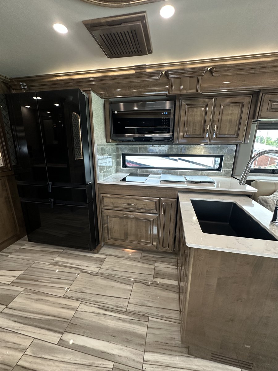 amcoachdiv's tweet photo. 2026 American Dream 45P — where every detail is crafted for comfort, style, and performance. ✨
➡️ Explore more here https://t.co/q7YmsDAFca https://t.co/zjOBRmSXbi