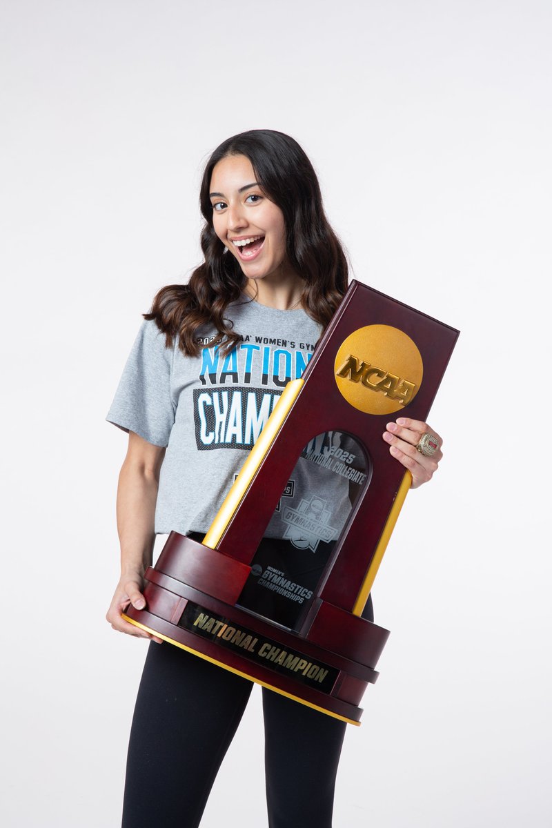 OU_WGymnastics's tweet image. wishing our manager Alyssa a very happy birthday!!!🥳