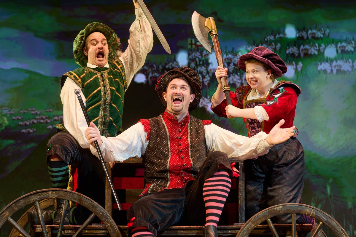 Huge thanks go to everyone who saw our tour of Horrible Histories - Terrible Tudors &amp; Awful Egyptians, which ended on Saturday 👏👏👏

We also send our love &amp; thanks to an amazing cast &amp; company who traveled across the UK and Ireland 💖

Maybe we should do it again sometime... 🤔