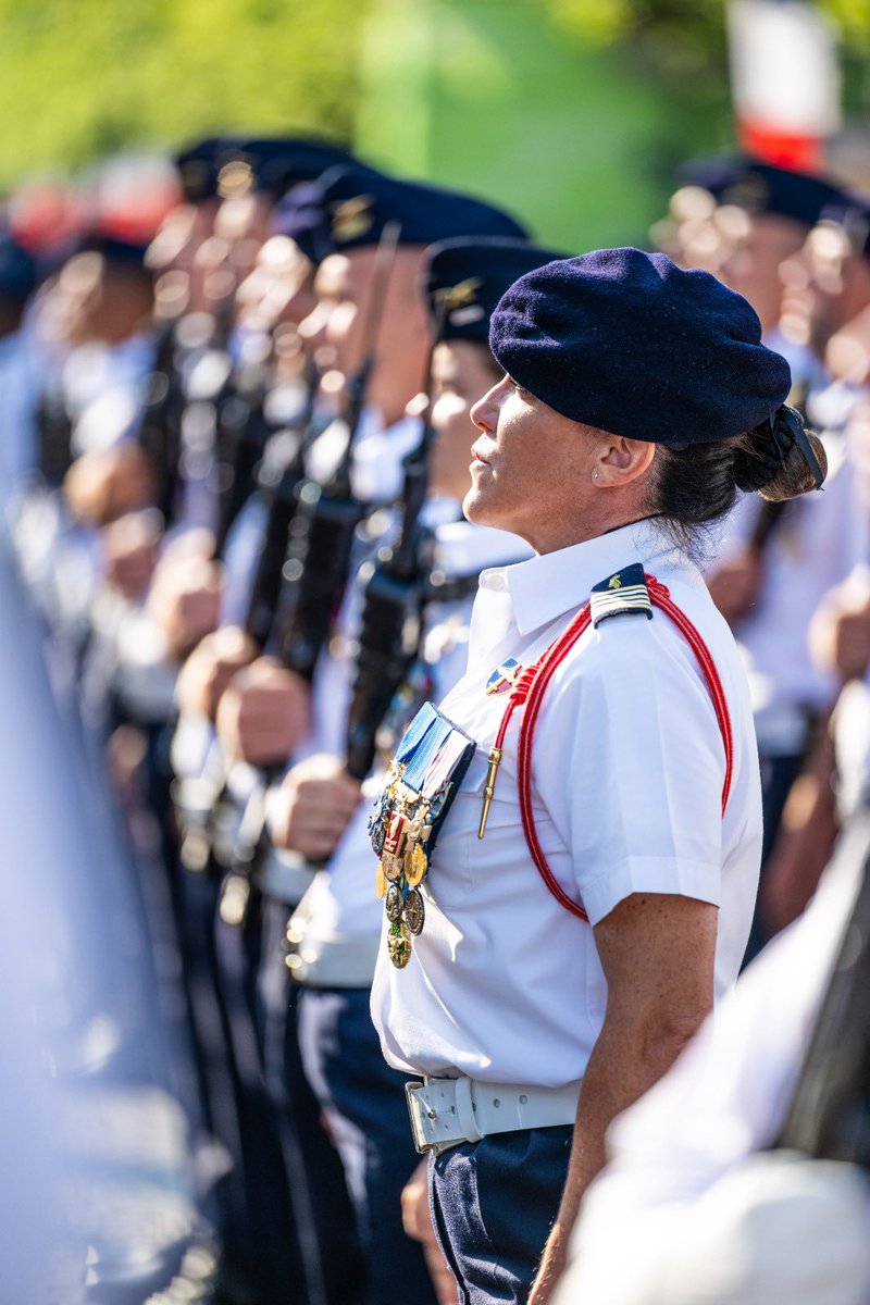 CEM_AAE's tweet image. #14Juillet 🇫🇷 Aujourd’hui, j’ai été témoin de l’engagement exemplaire de nos Aviateurs, aussi bien au sol que dans les airs.
Un moment fort pour célébrer cette force collective et cette passion commune qui animent chaque jour votre service à la Nation. Vous êtes notre fierté.