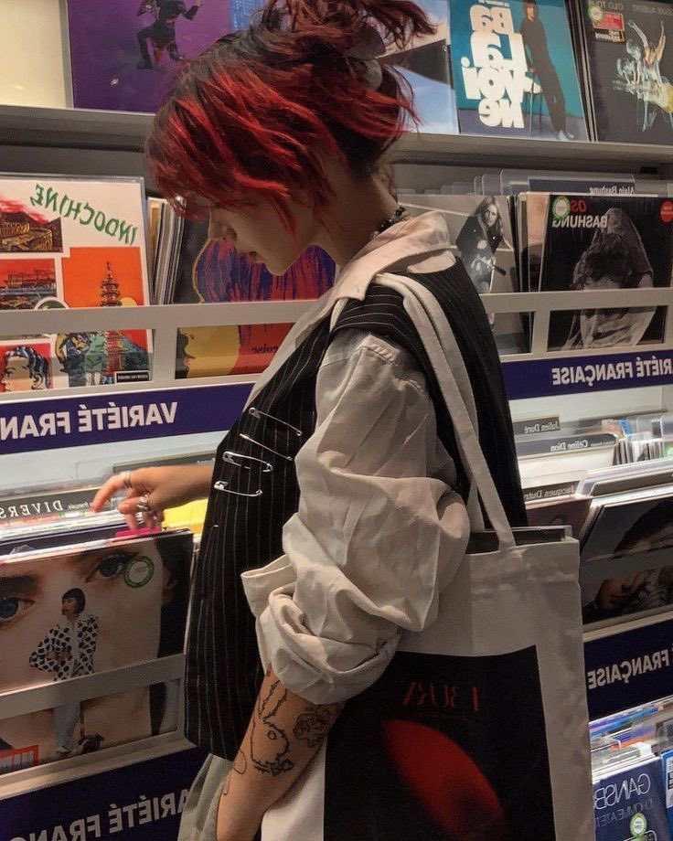 SixStringSucker's tweet image. vinyl therapy 🖤