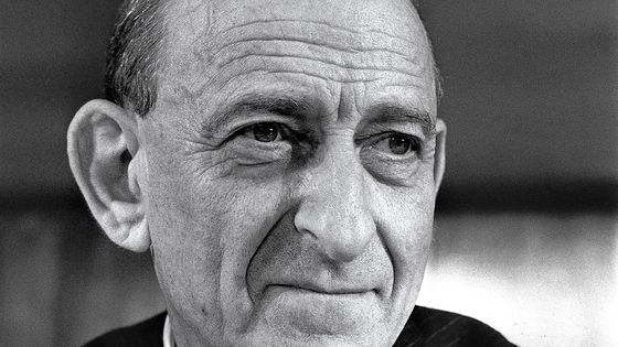 S’il est une leçon à tirer de l’expérience tragique, c’est que dans le monde tel qu’il est, les pays n'ont une chance de conserver les biens les plus précieux, l’indépendance et la prospérité, que s’ils restent à chaque instant prêts à se battre pour les défendre. Raymond Aron