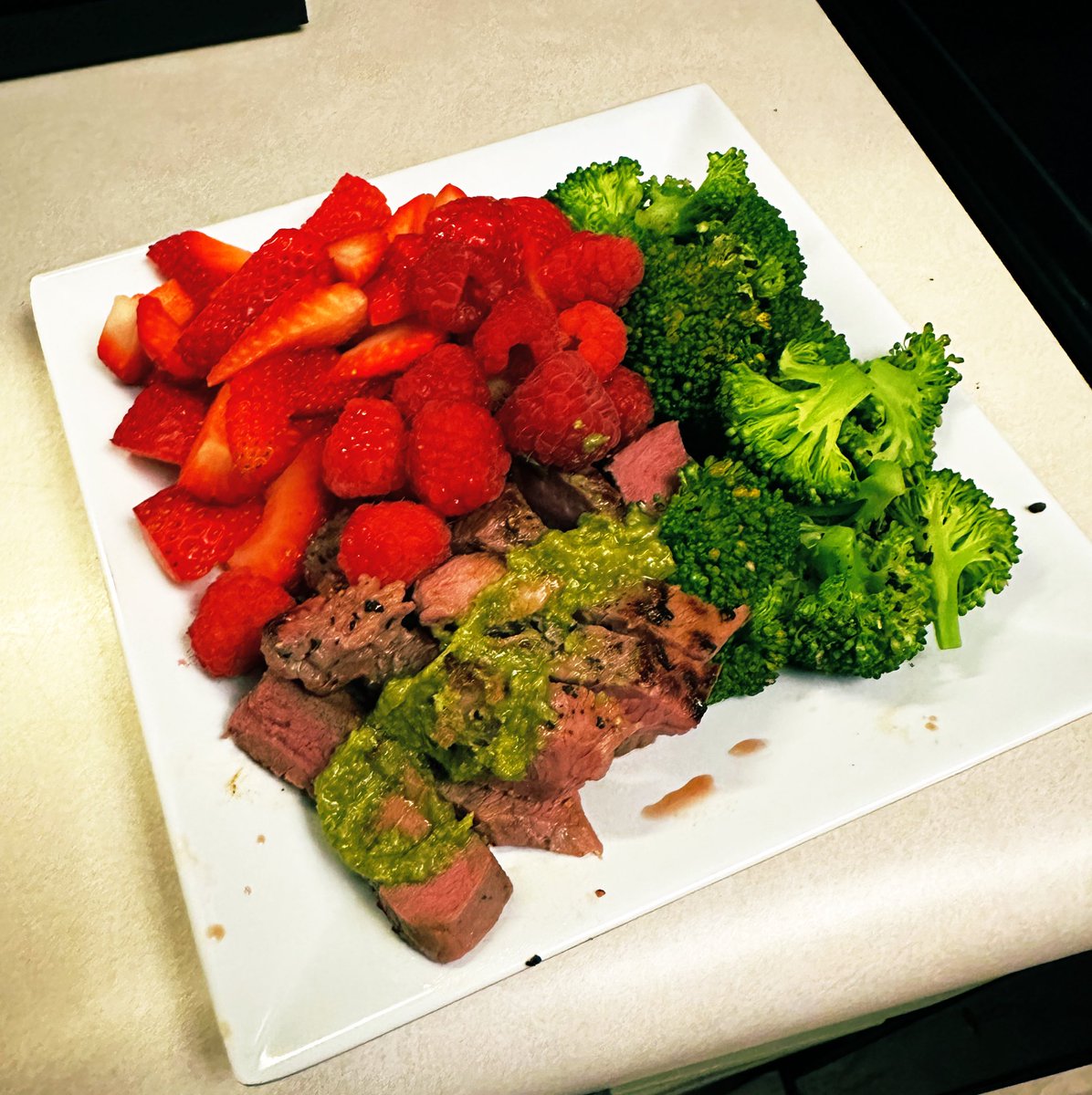 When you finally get a few days at home off flying, get a workout in and make a fresh lunch and not something that was meal prepped in a tub or vacuum sealed. Just…………*life goal complete*