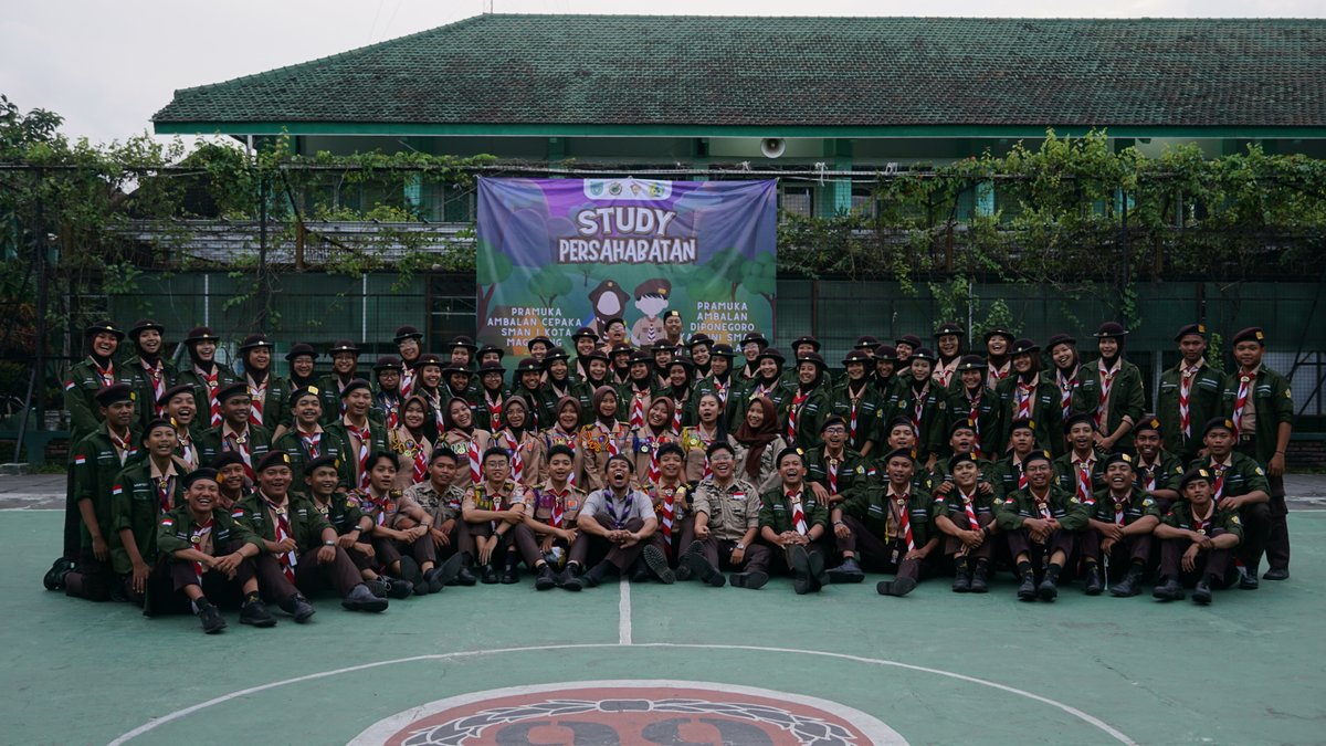 Pramukasmapong's tweet photo. Kegiatan Studi Persahabatan ini ditutup dengan foto bersama dan sesi sayonara.
Satu hari yang singkat, tapi penuh makna dan kesan yang hangat.
Semoga silaturahmi ini terus terjaga dan bisa saling menguatkan! 🙌 https://t.co/NGdyhmtfqK