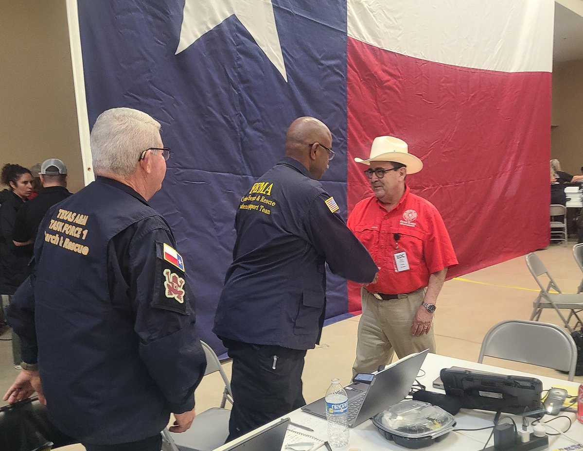 PeteFlores_TX's tweet image. Thank you to President Trump, Governor Abbott, and all the elected officials who visited Central Texas to support communities impacted by the devastating floods. I spent most of last week on the ground in the area, listening to families and seeing the damage firsthand.