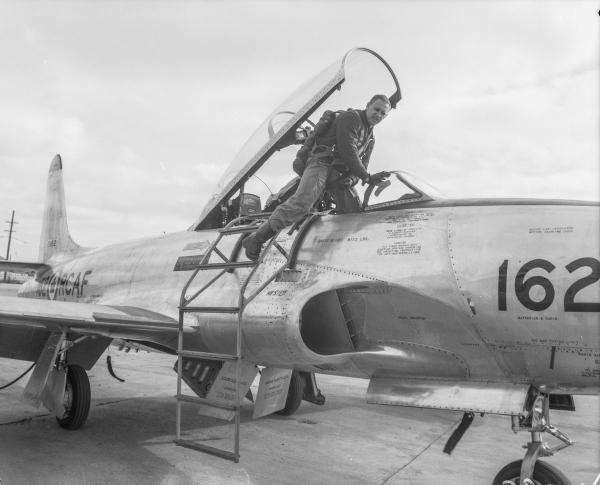 Edmonton Municipal Airport, Edmonton, Alberta: RCAF pilot unidentified, 1 November 1960 (RP561.2).