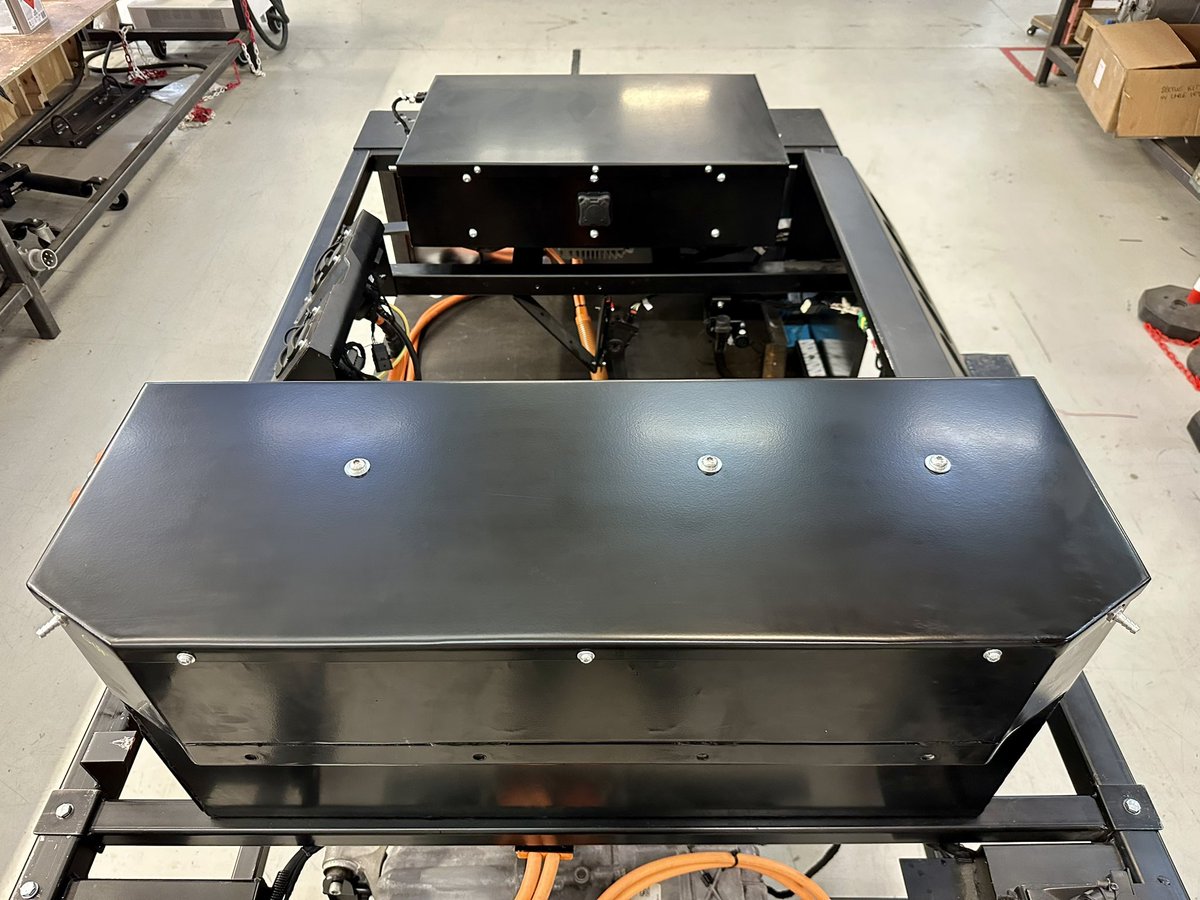 elecclassiccars's tweet image. Another bolt-in electric conversion kit for a classic car, tested on our test rig and ready to ship. This kit is destined for the US but which classic car is it for? ⚡️😎👌 #electriccarconversion #electricclassiccars