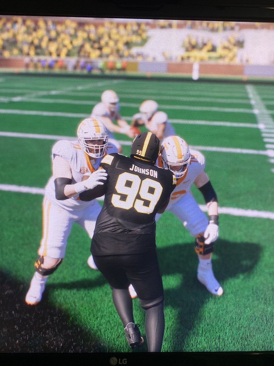 We’re in the game! <a href="/EASPORTSCollege/">EASPORTSCollege</a> 
#FAMILY