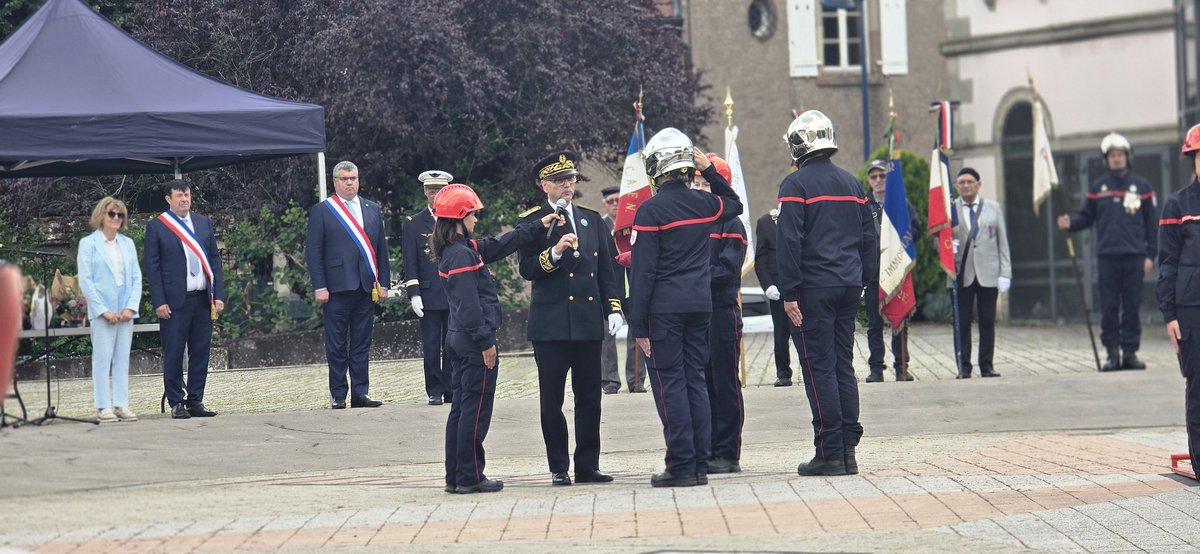 EmericSalmon's tweet image. J&apos;étais à Lure ce matin pour célébrer le #14juillet2025 et la fête nationale.

Une belle cérémonie pour nous rappeler qu&apos;il est important d&apos;être unis et que trois couleurs nous rassemblent : le bleu, le blanc et le rouge.

Bravo aux agents municipaux pour l&apos;organisation.

Merci à…