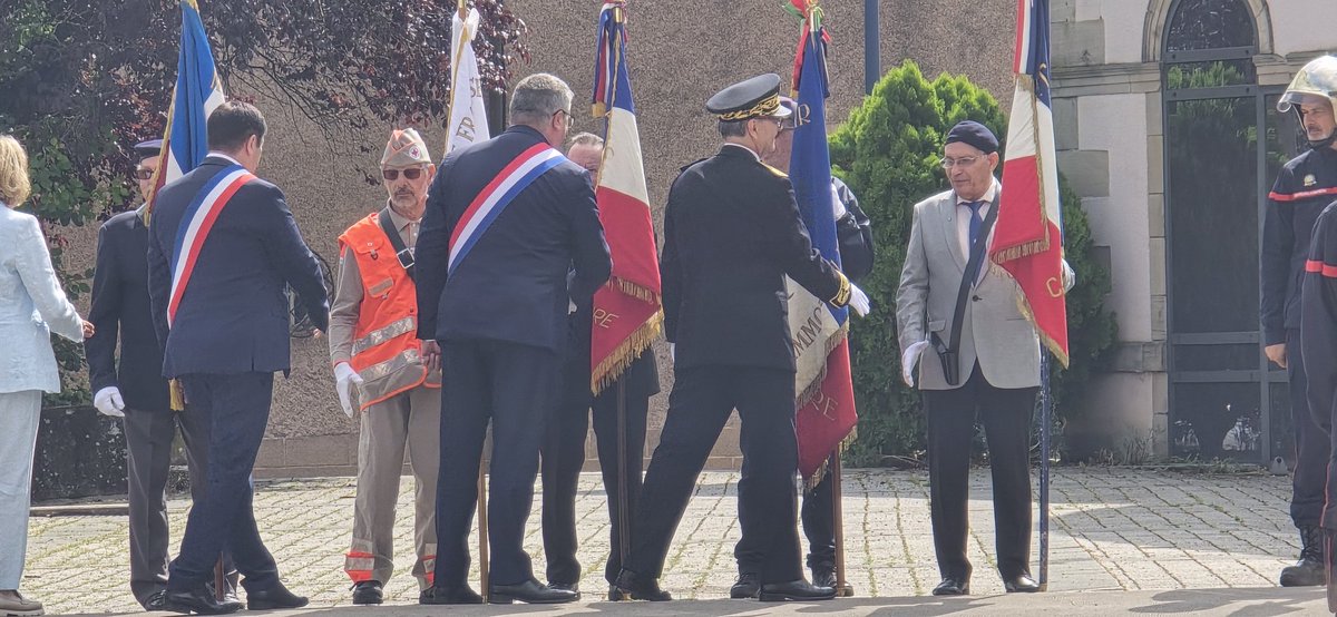 EmericSalmon's tweet image. J&apos;étais à Lure ce matin pour célébrer le #14juillet2025 et la fête nationale.

Une belle cérémonie pour nous rappeler qu&apos;il est important d&apos;être unis et que trois couleurs nous rassemblent : le bleu, le blanc et le rouge.

Bravo aux agents municipaux pour l&apos;organisation.

Merci à…