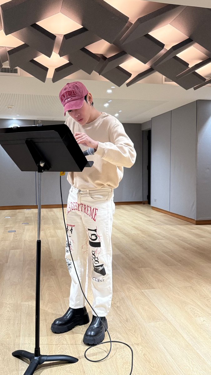 PeckPalitOfficial (@palit_official) on Twitter photo เฮีย ณ ห้องซ้อม ตั้งใจซ้อมร้อง ร้องไปจดไป
ปากำลังใจให้เฮีย 💙 <a href="/peckpalit/">Peck Palit</a> #PeckPaLitChoke #เป๊กผลิตโชค เฮีย ณ ห้องซ้อม ตั้งใจซ้อมร้อง ร้องไปจดไป
ปากำลังใจให้เฮีย 💙 <a href="/peckpalit/">Peck Palit</a> #PeckPaLitChoke #เป๊กผลิตโชค