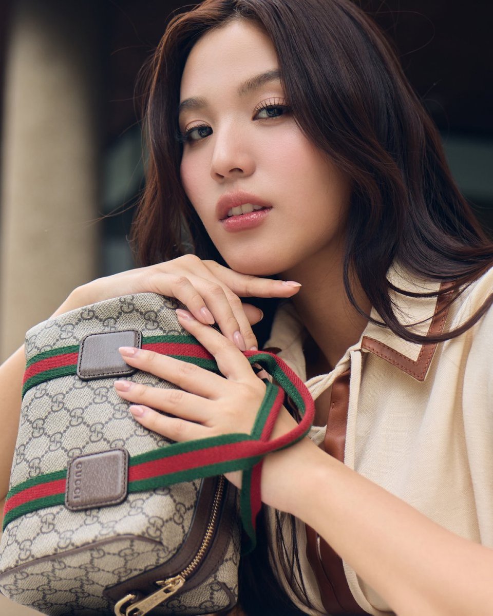 nanuca4u2luv's tweet photo. There is no way you can deny her beauty. She is so stunning she has such profound features. She is definitely just stunning. Absolutely gorgeous. 💜
#beonnnie
#Gucci
#GucciMiniGG
#MintNews https://t.co/oHE6x9qDqO