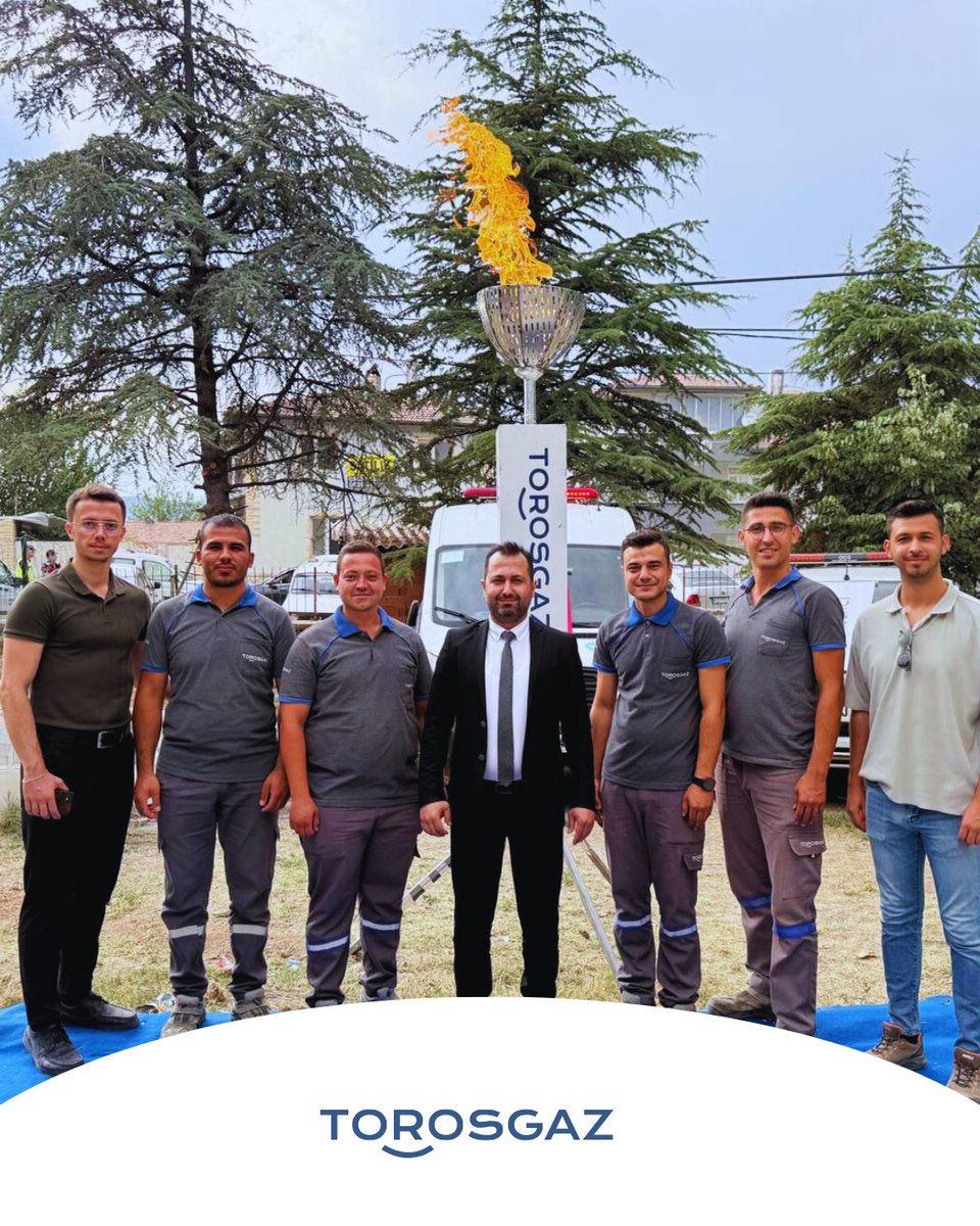 Senirce Köyü’nde Doğal Gazla İlk Alev Yandı!
Torosgaz olarak temiz, güvenli ve konforlu enerji olan doğal gazı Senirce Köyü’ne ulaştırmanın gururunu yaşıyoruz.
Altyapı çalışmalarımızın ardından, bugün Senirce’de doğal gaz arzı başarıyla sağlandı.