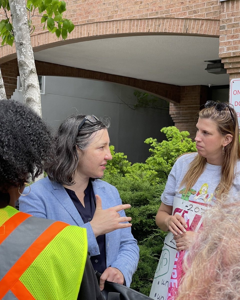 JessicaBellTO's tweet image. Workers at the WSIB and Canadian Hearing Services (CHS) have returned to work with a better deal, giving them safety and stability for the years to come.
This is what we can do when we stand together.
Thanks to @OCEU1750 @CUPE2073