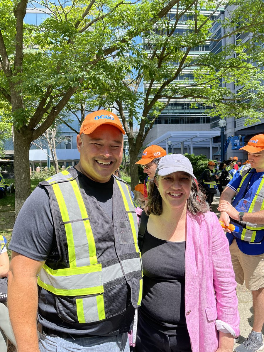JessicaBellTO's tweet image. Workers at the WSIB and Canadian Hearing Services (CHS) have returned to work with a better deal, giving them safety and stability for the years to come.
This is what we can do when we stand together.
Thanks to @OCEU1750 @CUPE2073