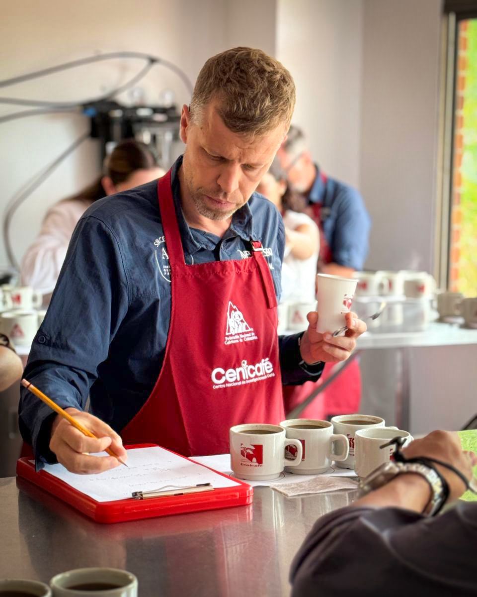 Federación Nacional de Cafeteros (@fedecafeteros) on Twitter photo En <a href="/cenicafe/">CENICAFÉ</a>, el Centro Nacional de Investigaciones de Café, iniciamos una jornada de dos días liderada por el Gerente de <a href="/FedeCafeteros/">Federación Nacional de Cafeteros</a>, <a href="/GermanBahamon/">German Bahamon Jaramillo</a>, junto al equipo de calidades de <a href="/Nespresso/">Nespresso Global</a>, una de las marcas más reconocidas a nivel mundial en café premium.
Este encuentro En <a href="/cenicafe/">CENICAFÉ</a>, el Centro Nacional de Investigaciones de Café, iniciamos una jornada de dos días liderada por el Gerente de <a href="/FedeCafeteros/">Federación Nacional de Cafeteros</a>, <a href="/GermanBahamon/">German Bahamon Jaramillo</a>, junto al equipo de calidades de <a href="/Nespresso/">Nespresso Global</a>, una de las marcas más reconocidas a nivel mundial en café premium.
Este encuentro
