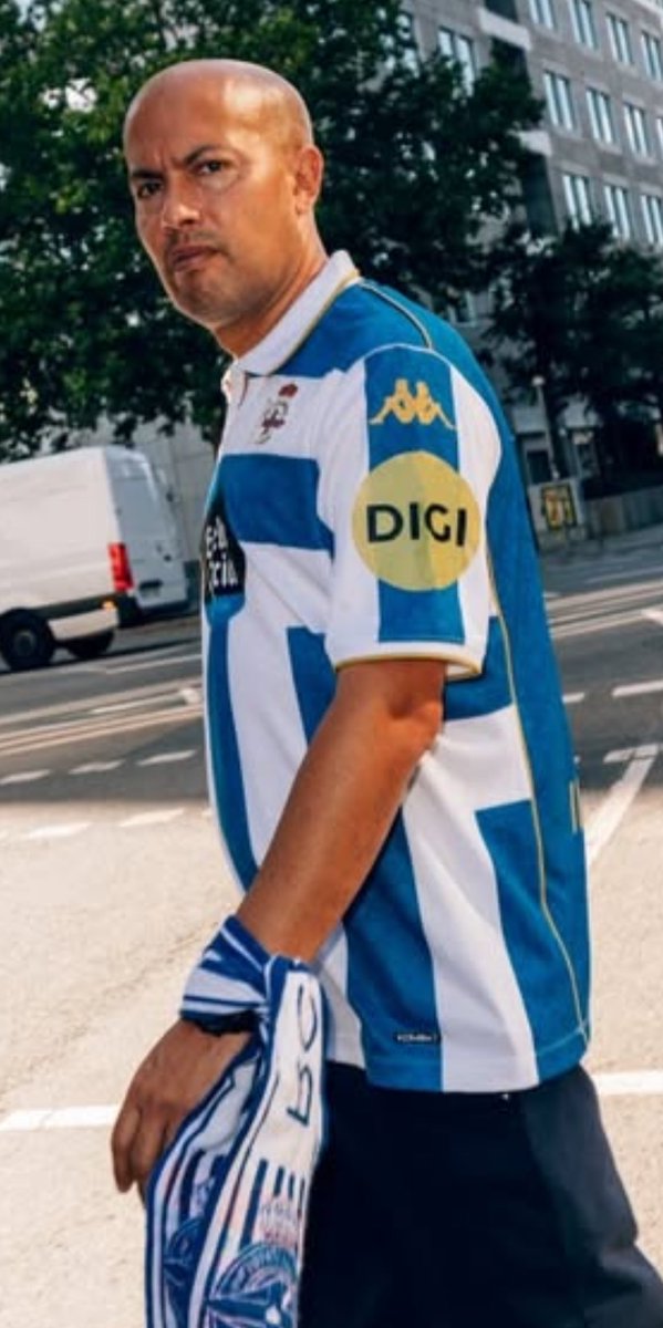 Como le vas a poner ese pegote y pretender que la peña lo compre?