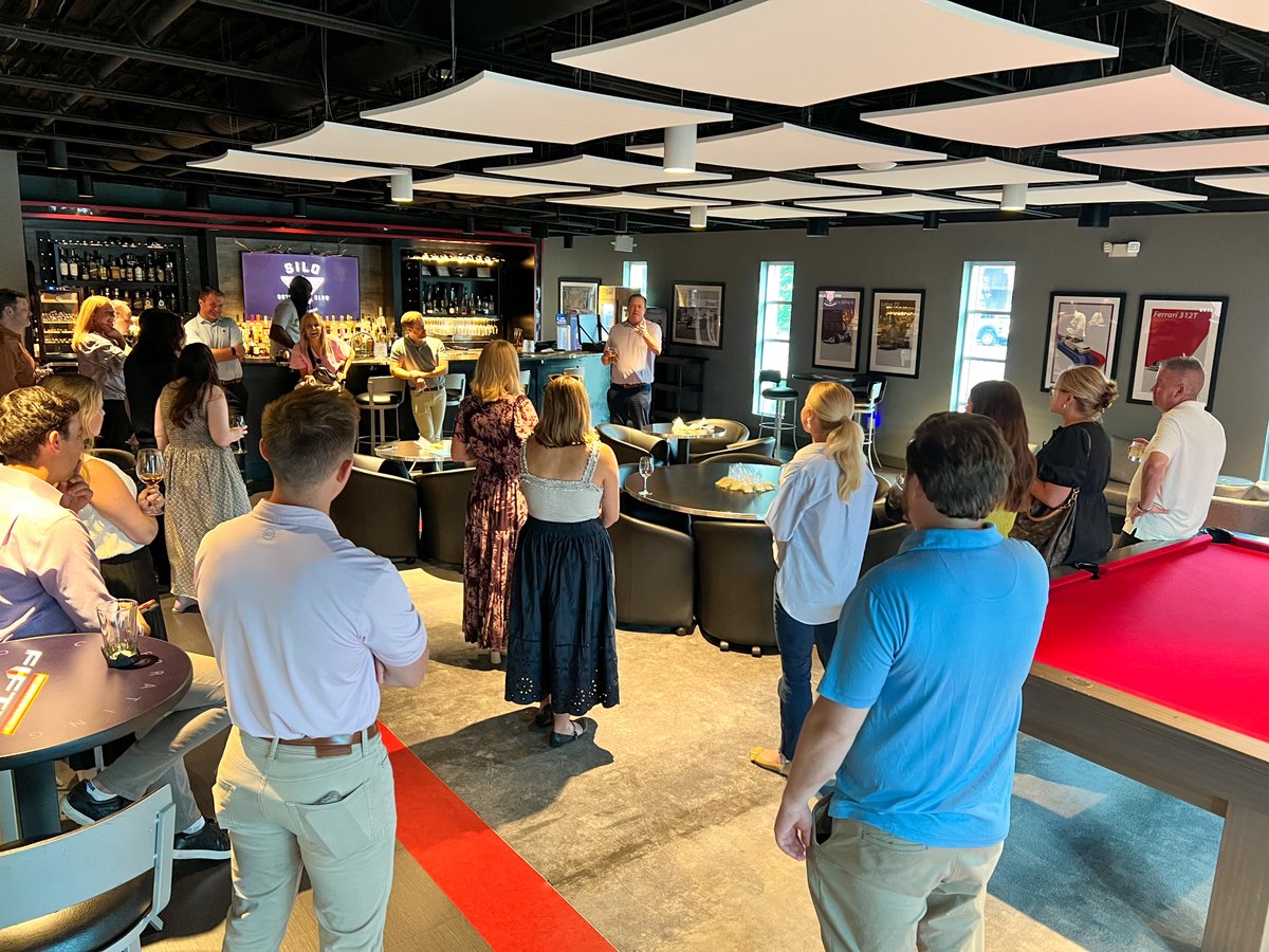 BarComms's tweet image. Cheers to connection! 🥂
We wrapped up the week with great convos, local sips, and even better company at our happy hour at @SILOAutoClub. This great event allowed us to welcome two new members of our team, Lucy Powers and Ryan Everett , with our clients in attendance! #comms