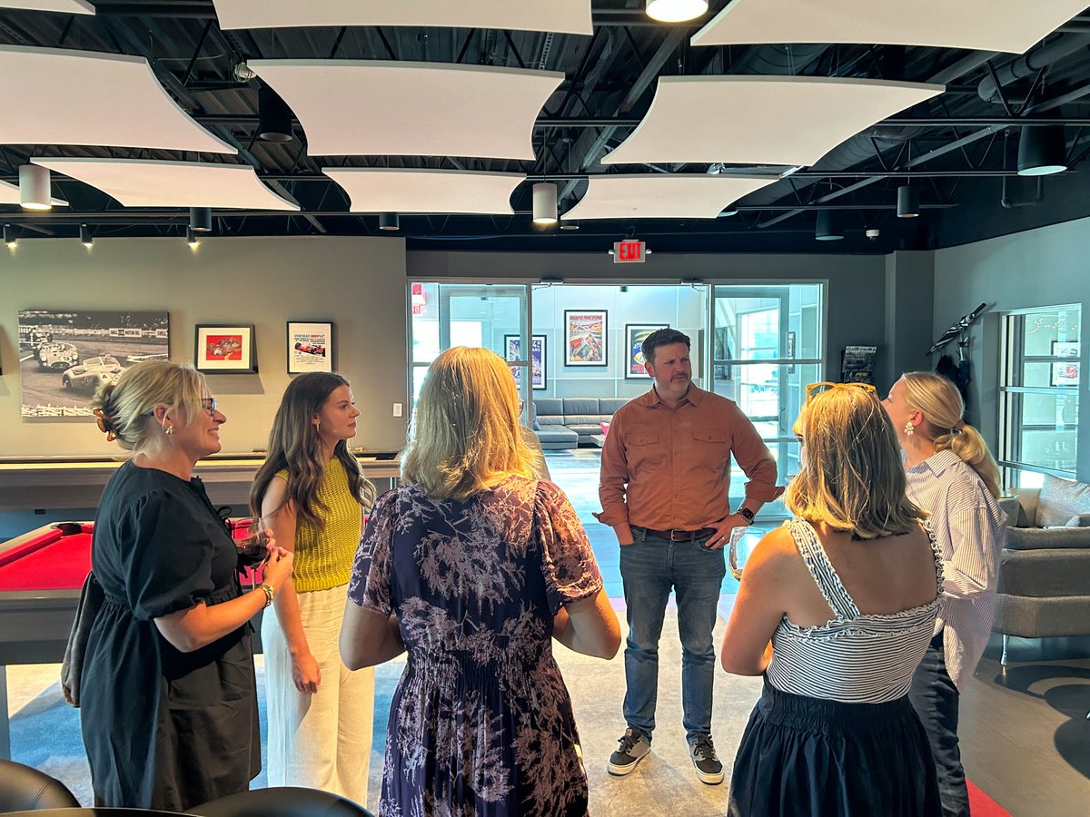 BarComms's tweet image. Cheers to connection! 🥂
We wrapped up the week with great convos, local sips, and even better company at our happy hour at @SILOAutoClub. This great event allowed us to welcome two new members of our team, Lucy Powers and Ryan Everett , with our clients in attendance! #comms