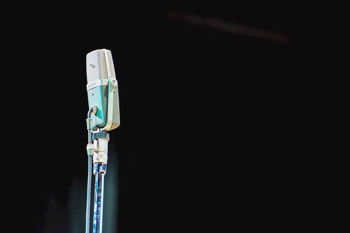 parallel_owarai's tweet image. 【満席ありがとうございました！】
満席の客席を見た瞬間、めちゃくちゃ嬉しかったです。

8月はお盆シーズンということで、ライブはお休みです！
みんなも帰省したり、リフレッシュしたり、笑いの英気を養ってください🔥

次回ライブは
📅9月8日（月）19:30〜
またお会いできるのを楽しみにしてます！