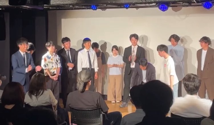 parallel_owarai's tweet image. 【満席ありがとうございました！】
満席の客席を見た瞬間、めちゃくちゃ嬉しかったです。

8月はお盆シーズンということで、ライブはお休みです！
みんなも帰省したり、リフレッシュしたり、笑いの英気を養ってください🔥

次回ライブは
📅9月8日（月）19:30〜
またお会いできるのを楽しみにしてます！