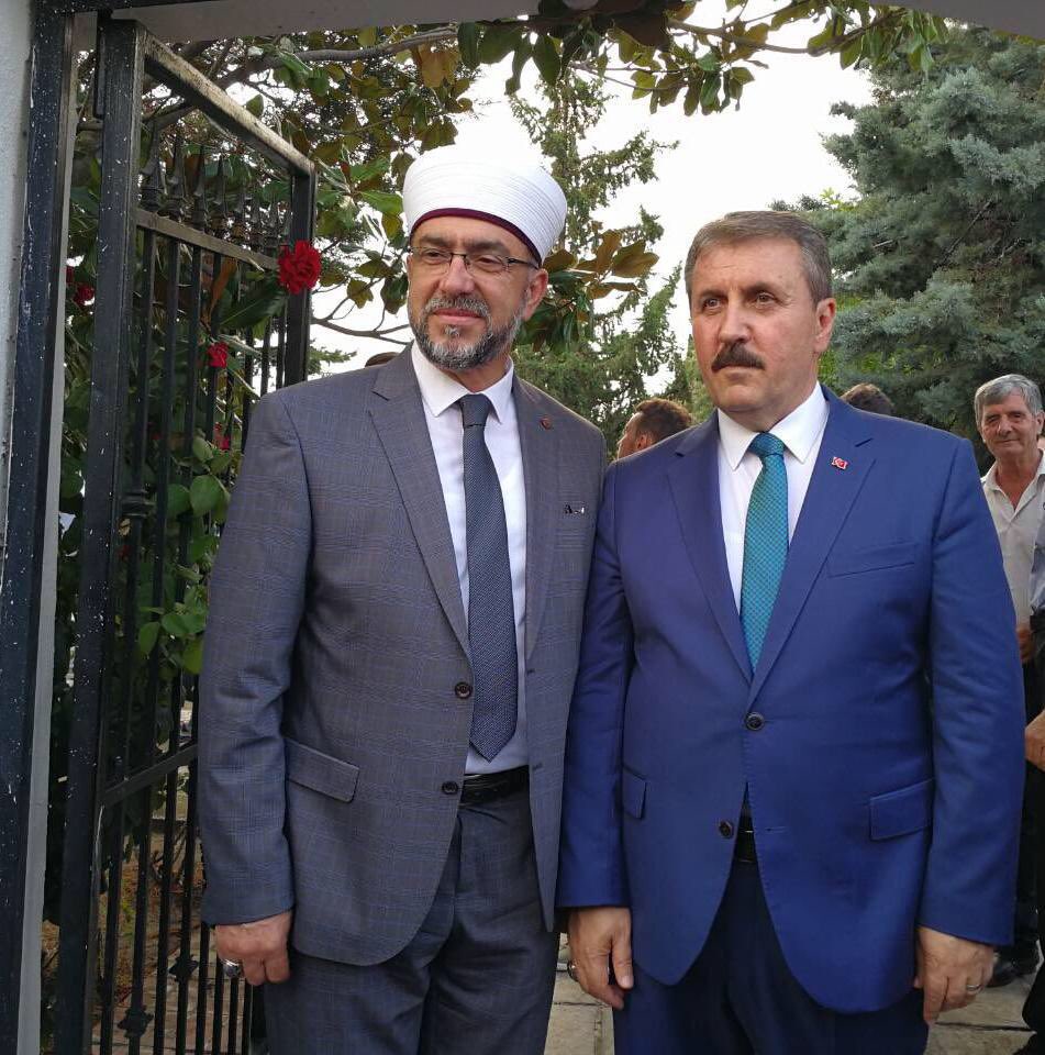 Müslüman Türk yurdu Batı Trakya’nın İskeçe seçilmiş müftüsü kıymetli dostum, milli kimliğinden ve inancından taviz vermeden sırat-ı müstakim üzere ömrünü tamamlayan merhum Ahmet Mete hocamızı vefatının 3. sene-i devriyesinde rahmet, özlem ve şükranla yâd ediyorum.
Mekanı cennet,
