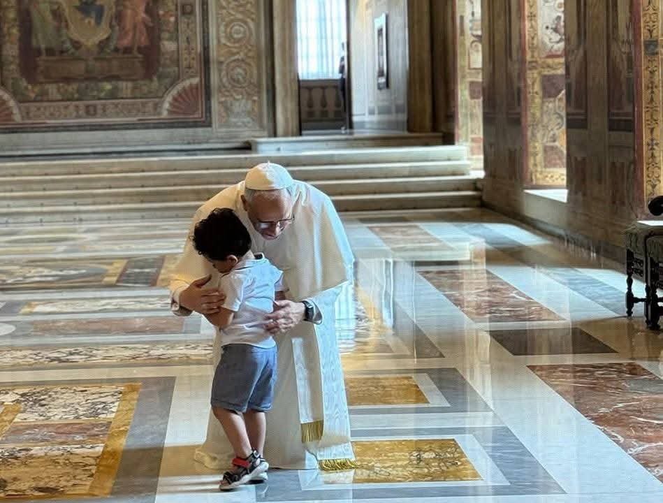 🤩Qué bonito!

¿Santo Padre, te puedo dar un abrazo? Y cuando el Papa contestó el niño corrió hacia él