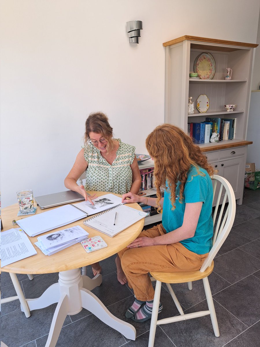 AuthorTracyRees's tweet image. Epic day with @RobertstheRed going through 1st draft illustrations for The Golden Feather. For 6 hours we discussed every little detail. I'm completely enchanted with her beautiful artwork - it captures so beautifully the spirit of the story #MondayVibes #books #art #illustration