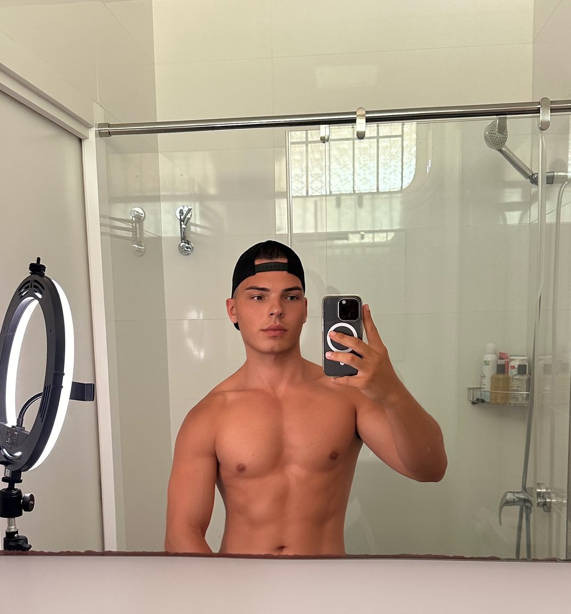 U like fit and young gym boys ?🥵💪🏼