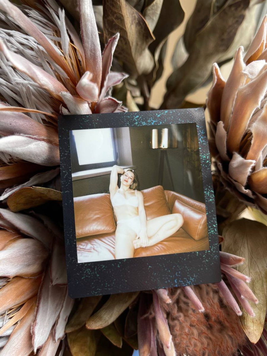 More nude Polaroids on my OF📸
onlyfans.com/cassandra.deli…