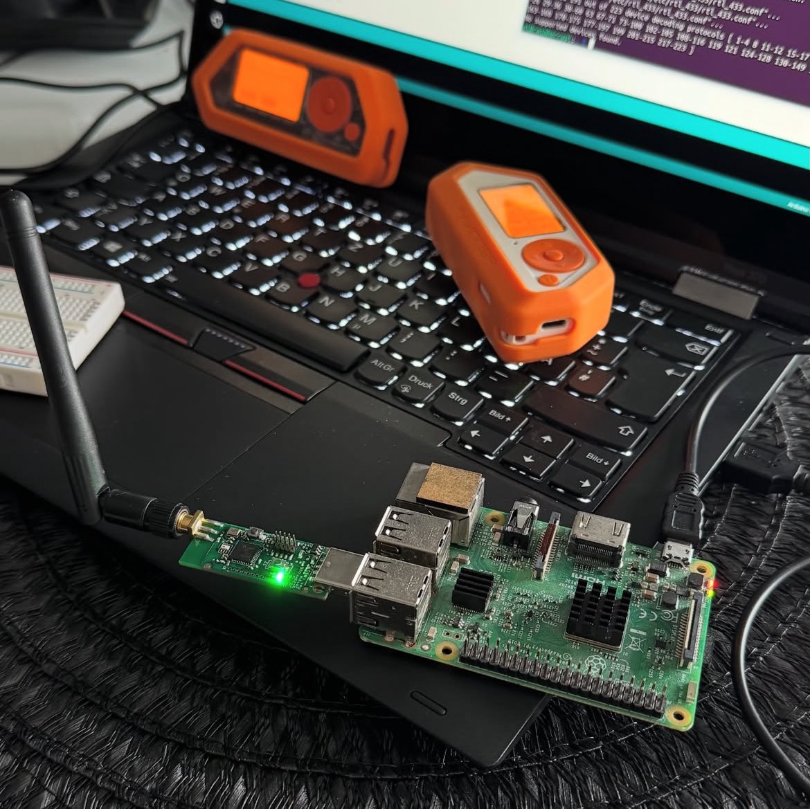 Dev_communityy's tweet image. 433 MHz signals
Using RTL-SDR and an ESP32 to decode wireless data.
Code runs on the ESP32, controlled via my ThinkPad.
Just a small DIY RF project
Next step: Displaying data on OLED screen
Also used a Raspberry Pi to handle signal processing and logging
#esp32project #433mhz