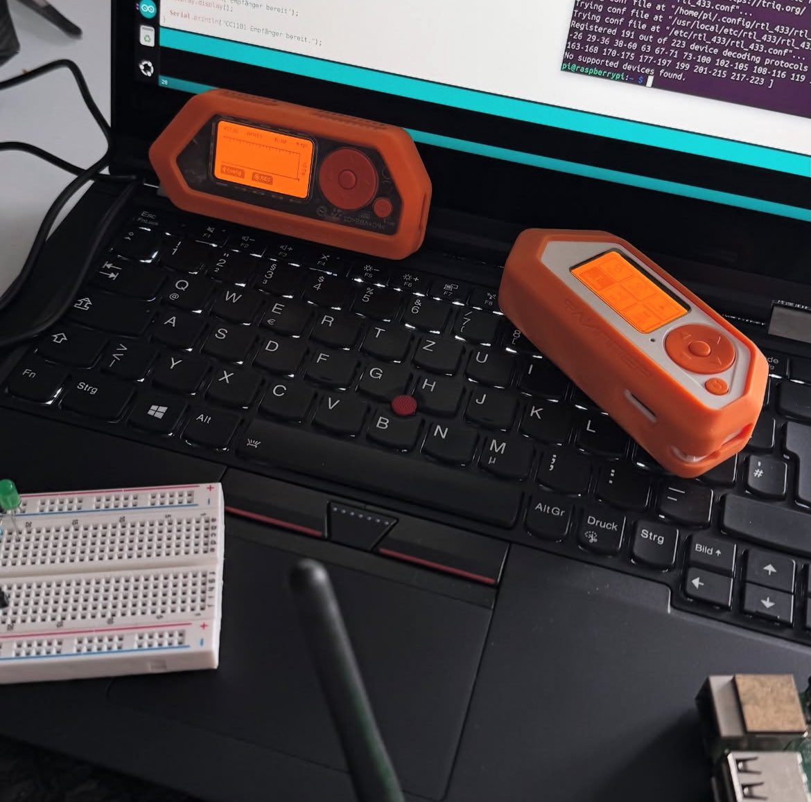 Dev_communityy's tweet image. 433 MHz signals
Using RTL-SDR and an ESP32 to decode wireless data.
Code runs on the ESP32, controlled via my ThinkPad.
Just a small DIY RF project
Next step: Displaying data on OLED screen
Also used a Raspberry Pi to handle signal processing and logging
#esp32project #433mhz