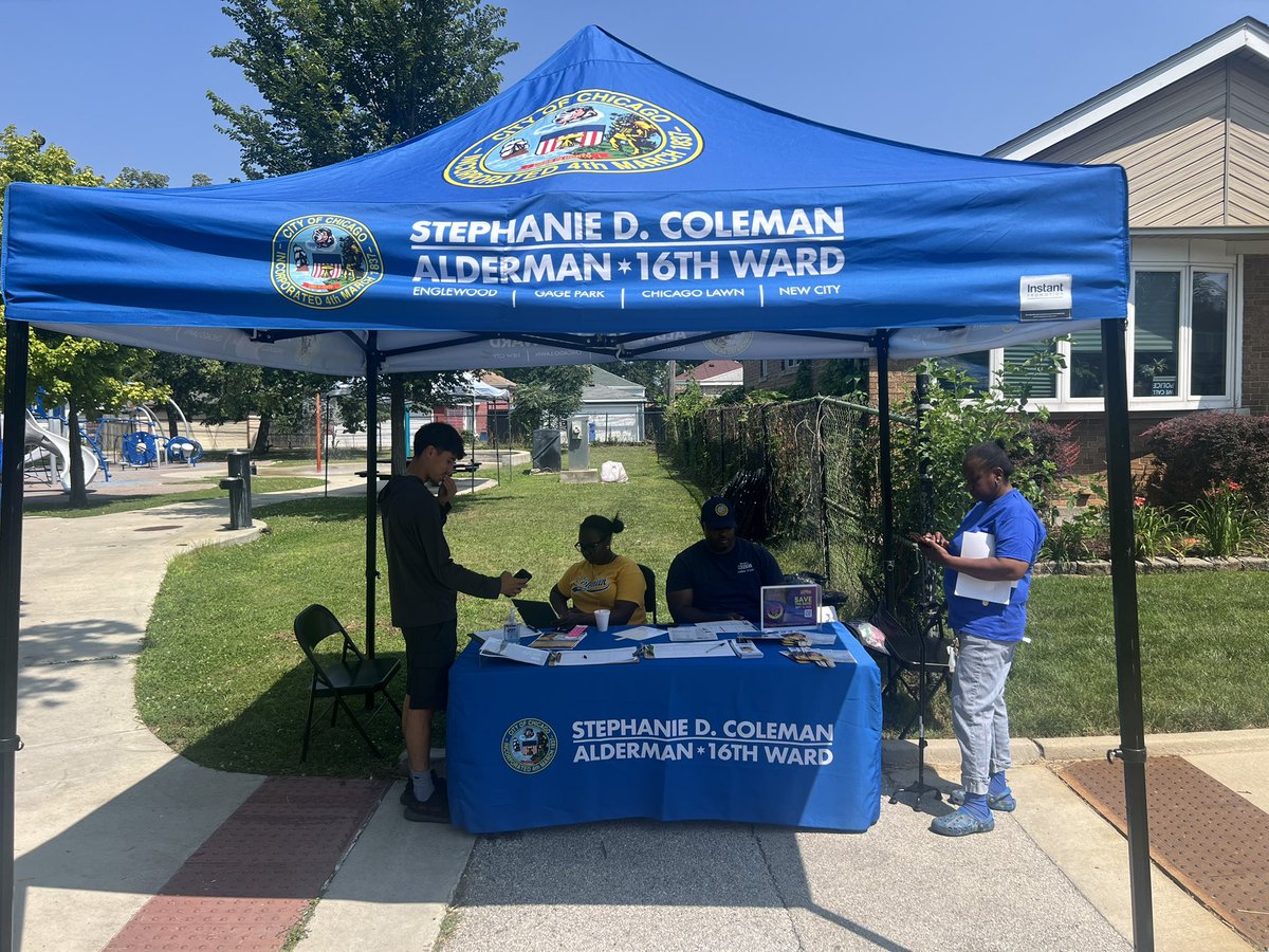 ChicagoCOPA's tweet image. Today we joined @AldSColeman16 at Micek Park to bring city services directly to the residents of the 16th Ward! #copainthecommunity