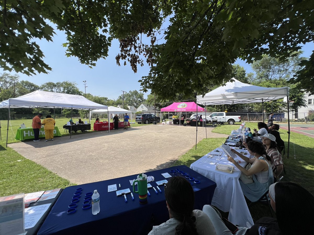 ChicagoCOPA's tweet image. Today we joined @AldSColeman16 at Micek Park to bring city services directly to the residents of the 16th Ward! #copainthecommunity