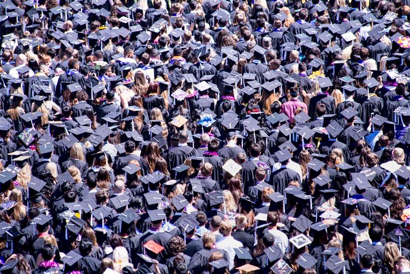 UW's tweet image. More than 100 grads from UW’s Paul G. Allen School of Computer Science & Engineering are headed to Amazon — an all-time record! Meta & Google each hired 20+ grads. Proud to see Huskies leading the way in Seattle’s tech scene. 🐾🎓#UWGrad25 #GoHuskies | geekwire.com/2025/this-seat…